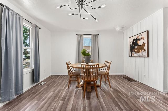 219 14th Ave N, Nampa, ID 83687