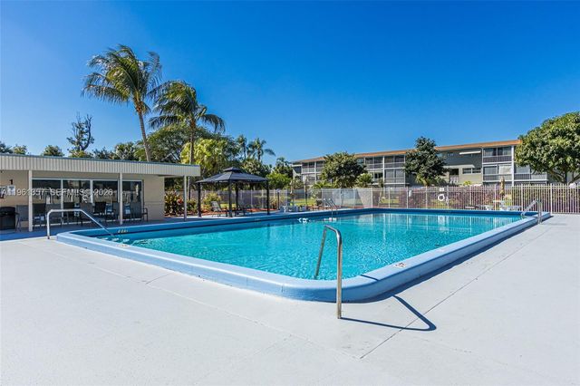 5100 Washington St 312, Hollywood, FL 33021