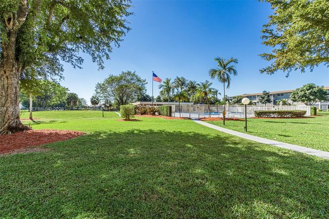 5100 Washington St 312, Hollywood, FL 33021