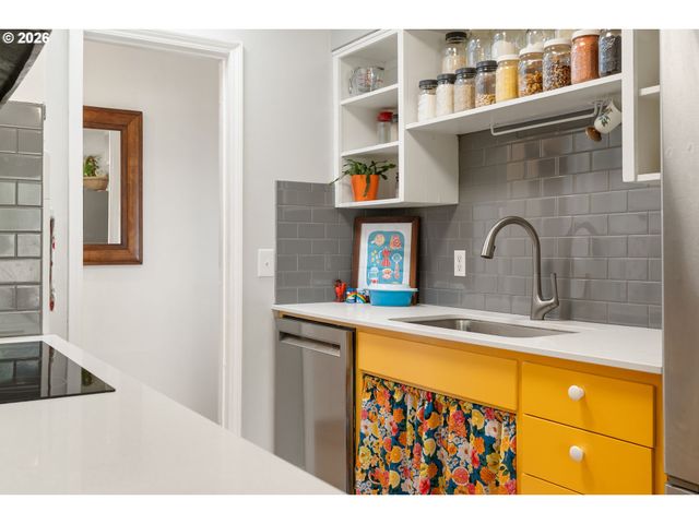 3835 N ALASKA St, Portland, OR 97217