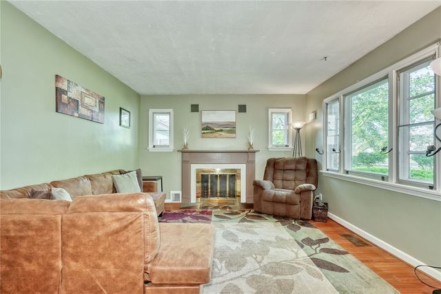 606 Bay Road, Webster, NY 14580