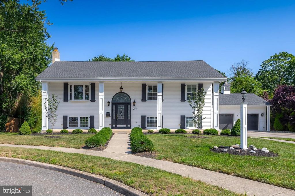 209 PHYLLIS DR, Gibbstown, NJ 08027