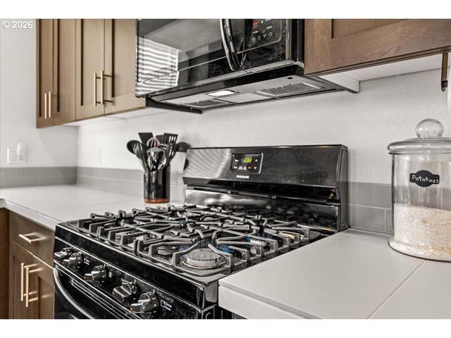 1840 N Chinook Ln, Lafayette, OR 97127