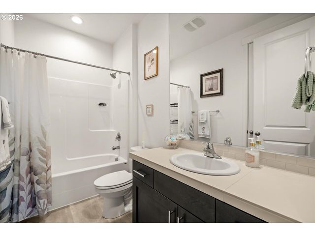 1840 N Chinook Ln, Lafayette, OR 97127