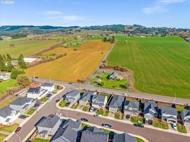 1840 N Chinook Ln, Lafayette, OR 97127