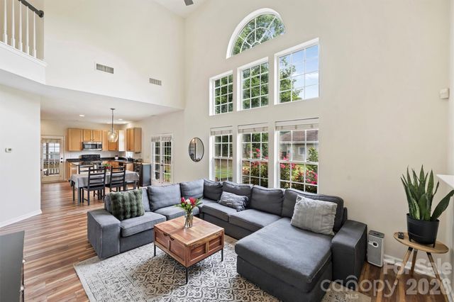 9318 Autumn Applause Drive, Charlotte, NC 28277
