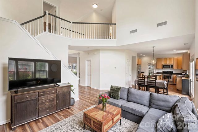 9318 Autumn Applause Drive, Charlotte, NC 28277