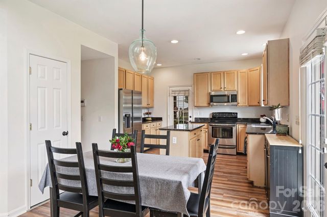 9318 Autumn Applause Drive, Charlotte, NC 28277