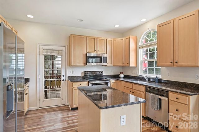 9318 Autumn Applause Drive, Charlotte, NC 28277