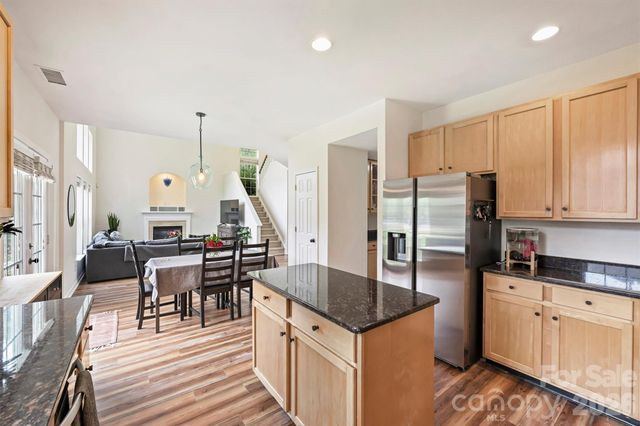 9318 Autumn Applause Drive, Charlotte, NC 28277