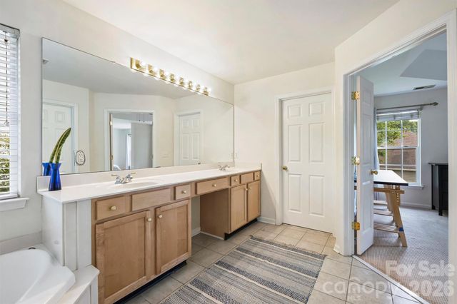 9318 Autumn Applause Drive, Charlotte, NC 28277