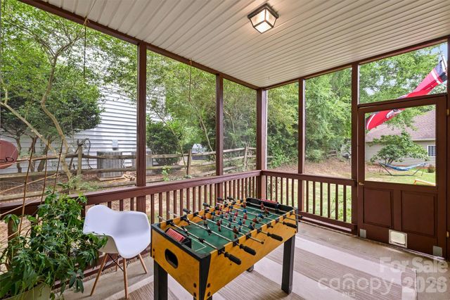 9318 Autumn Applause Drive, Charlotte, NC 28277