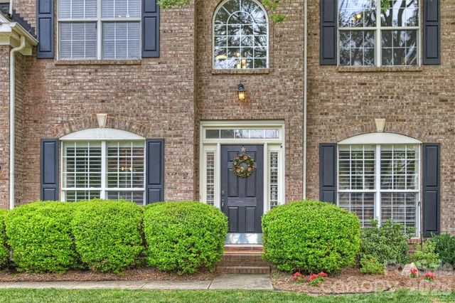 9318 Autumn Applause Drive, Charlotte, NC 28277