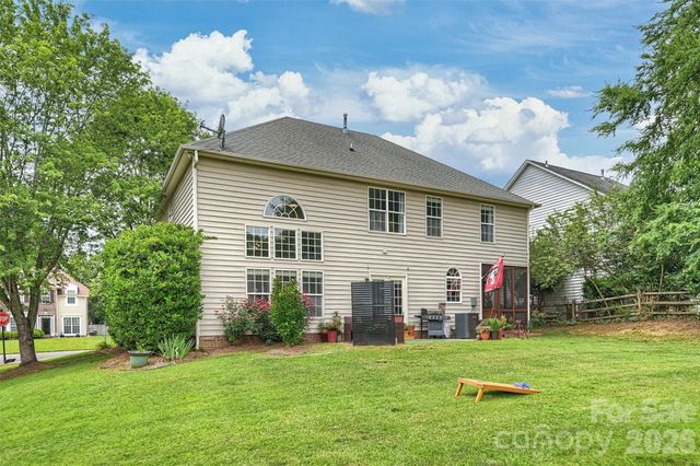 9318 Autumn Applause Drive, Charlotte, NC 28277