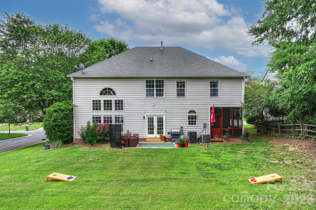 9318 Autumn Applause Drive, Charlotte, NC 28277