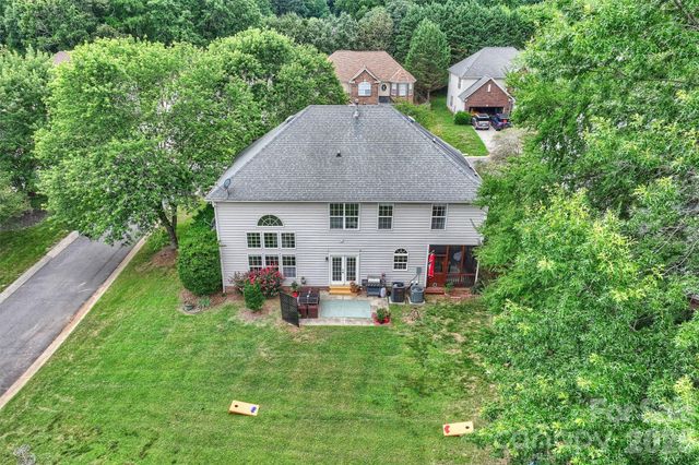 9318 Autumn Applause Drive, Charlotte, NC 28277