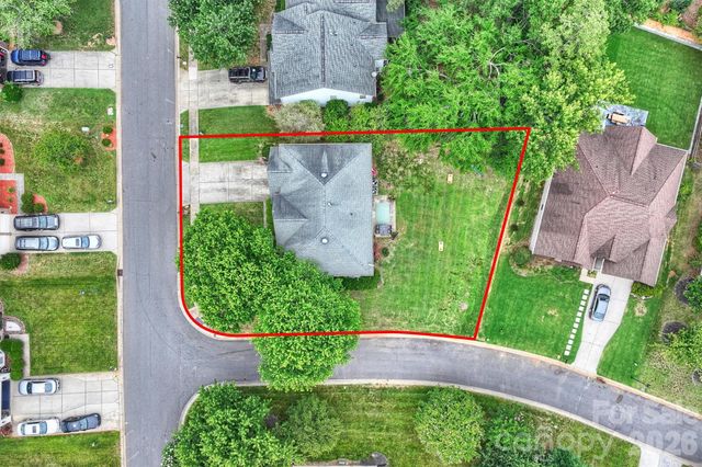 9318 Autumn Applause Drive, Charlotte, NC 28277
