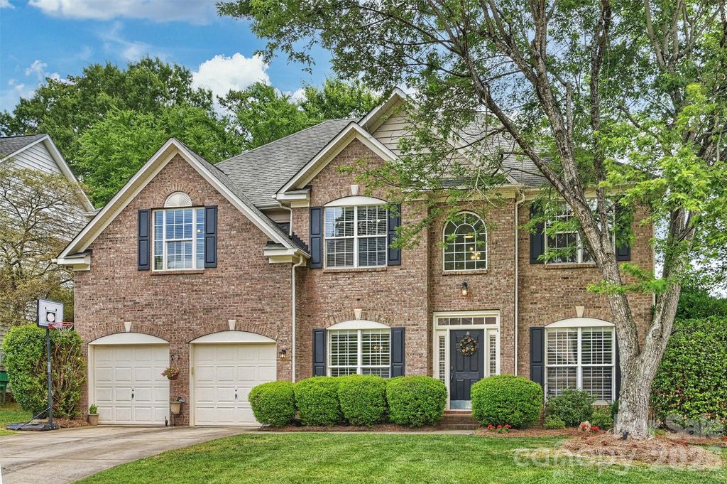 9318 Autumn Applause Drive, Charlotte, NC 28277