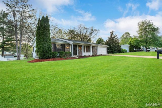 17 Atwood Drive, St Peters, MO 63376