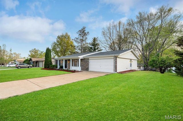 17 Atwood Drive, St Peters, MO 63376