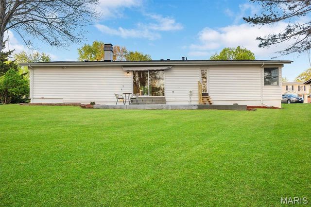 17 Atwood Drive, St Peters, MO 63376