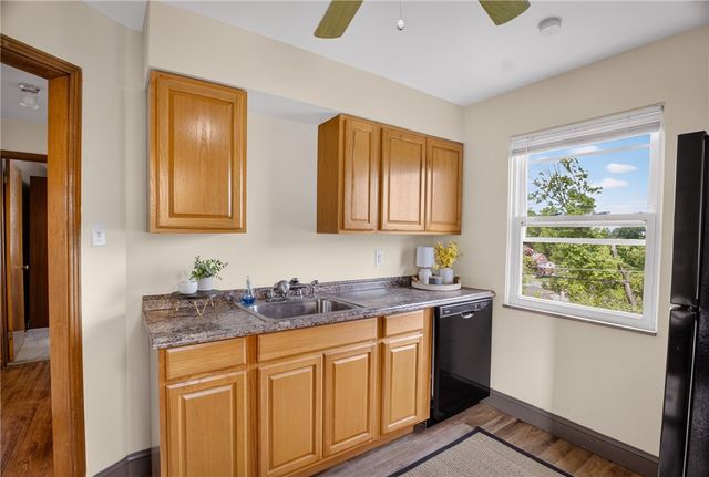 3552 Middleboro Rd, Castle Shannon, PA 15234