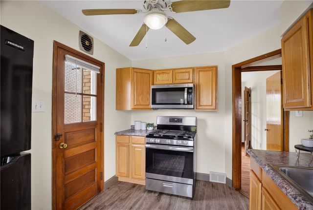 3552 Middleboro Rd, Castle Shannon, PA 15234