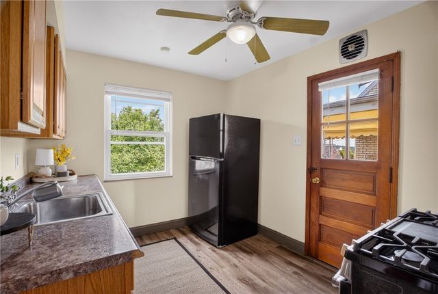 3552 Middleboro Rd, Castle Shannon, PA 15234