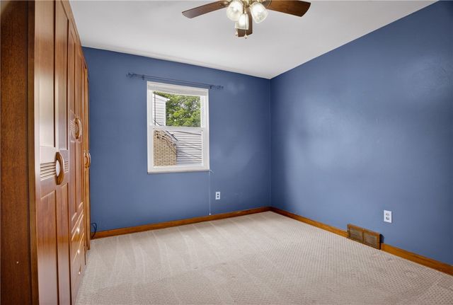 3552 Middleboro Rd, Castle Shannon, PA 15234