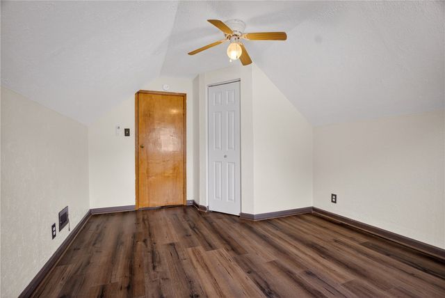 3552 Middleboro Rd, Castle Shannon, PA 15234