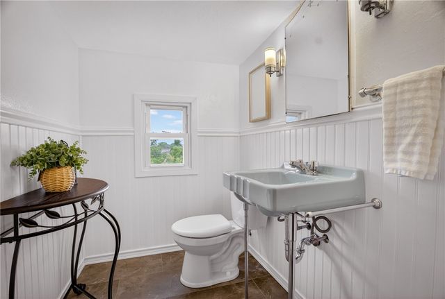 3552 Middleboro Rd, Castle Shannon, PA 15234