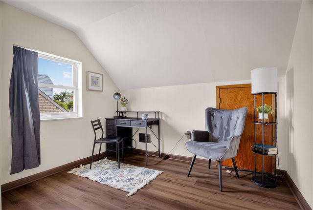 3552 Middleboro Rd, Castle Shannon, PA 15234