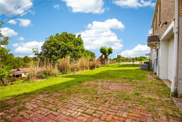 3552 Middleboro Rd, Castle Shannon, PA 15234