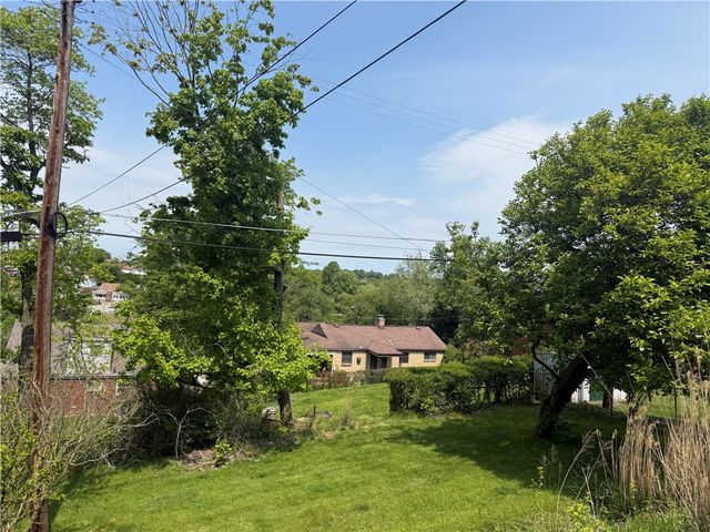 3552 Middleboro Rd, Castle Shannon, PA 15234