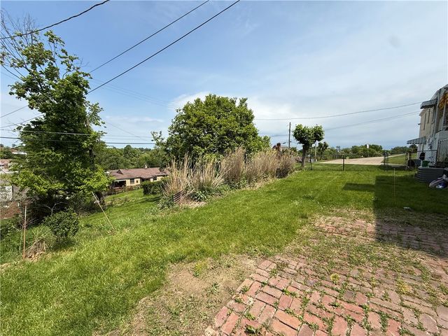 3552 Middleboro Rd, Castle Shannon, PA 15234