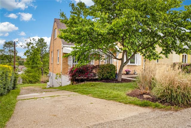 3552 Middleboro Rd, Castle Shannon, PA 15234