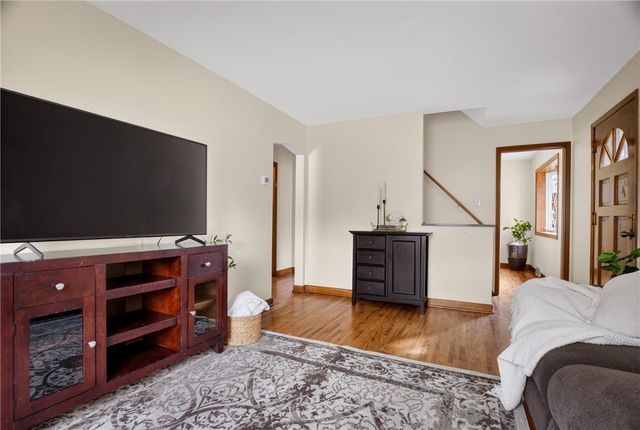 3552 Middleboro Rd, Castle Shannon, PA 15234