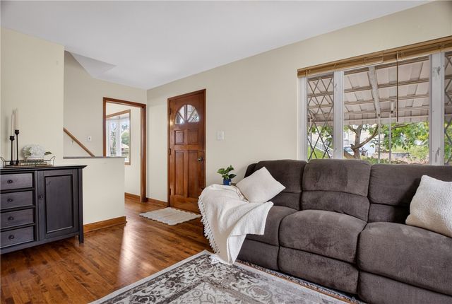 3552 Middleboro Rd, Castle Shannon, PA 15234