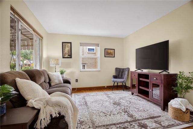 3552 Middleboro Rd, Castle Shannon, PA 15234