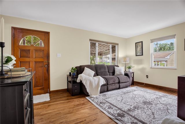 3552 Middleboro Rd, Castle Shannon, PA 15234