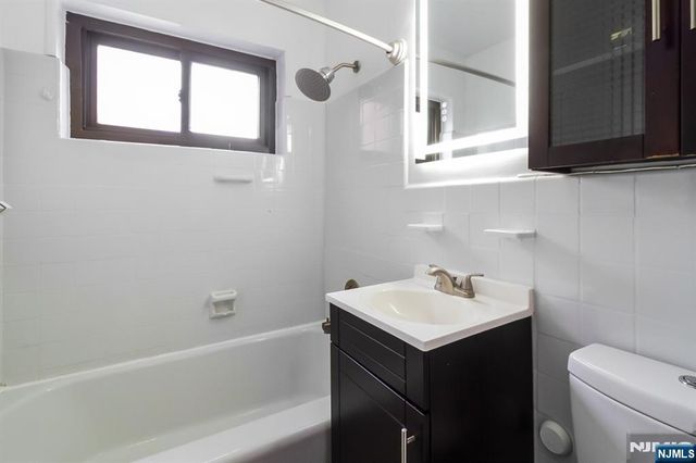 3050 Edwin Avenue #2D, Fort Lee, NJ 07024