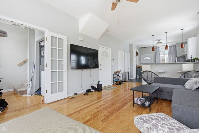 1521 Lake Street, Evanston, IL 60201