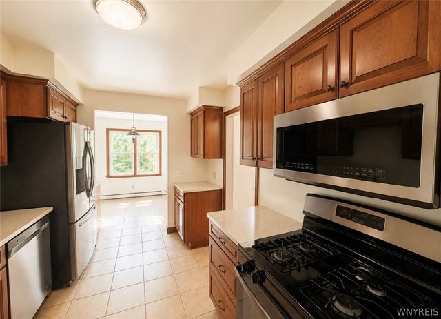 8200 Greiner Rd, Clarence, NY 14221