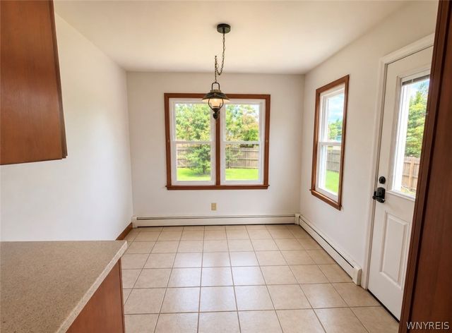 8200 Greiner Rd, Clarence, NY 14221