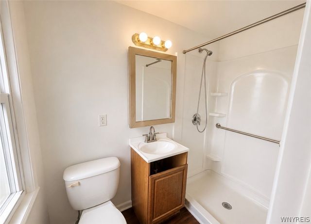 8200 Greiner Rd, Clarence, NY 14221