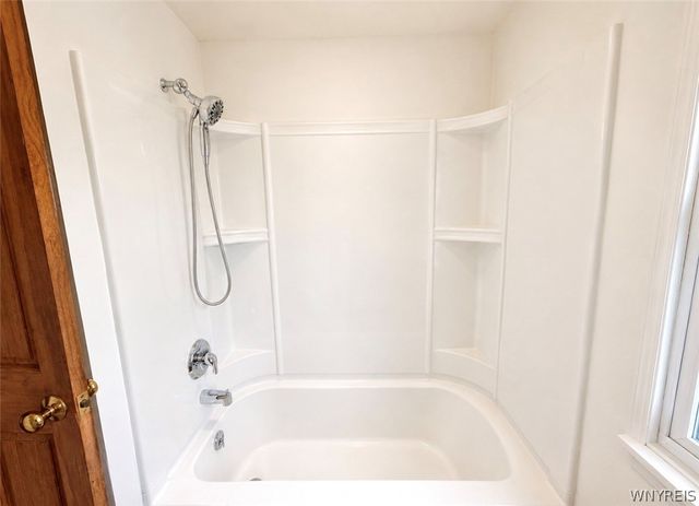 8200 Greiner Rd, Clarence, NY 14221