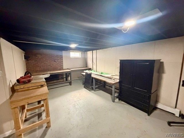 8200 Greiner Rd, Clarence, NY 14221