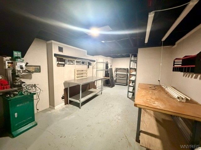 8200 Greiner Rd, Clarence, NY 14221
