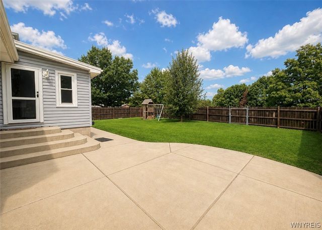 8200 Greiner Rd, Clarence, NY 14221