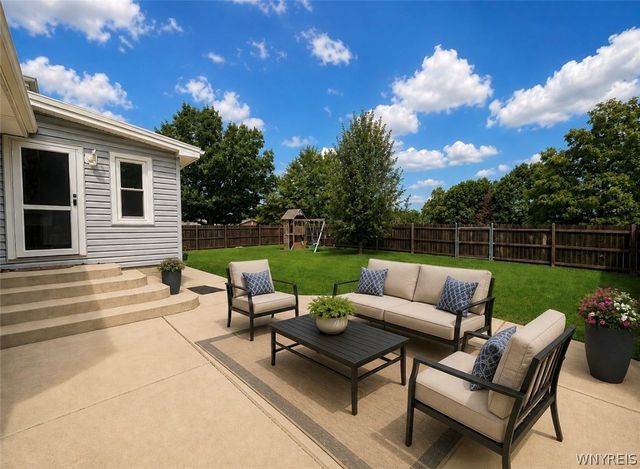 8200 Greiner Rd, Clarence, NY 14221